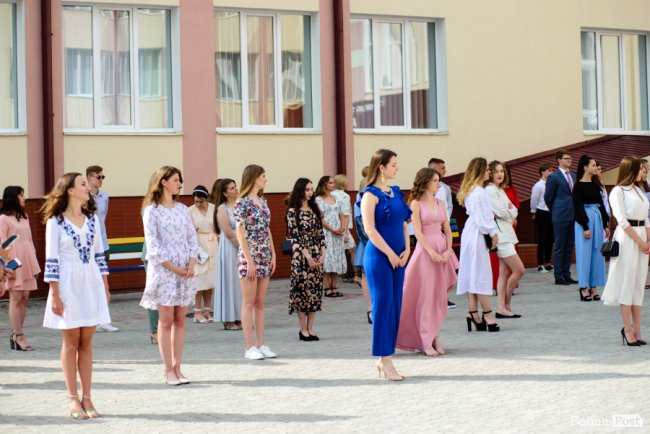 130 випускників луцьких шкіл урочисто отримали медалі: як це було. ФОТОРЕПОРТАЖ