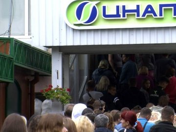 В луцькому ЦНАПі – черги за українськими та закордонними паспортами: що кажуть в установі