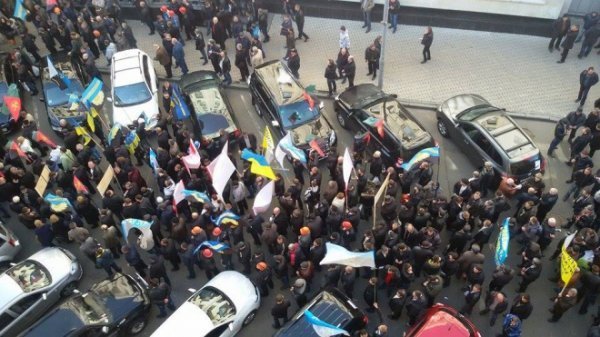 Шахтарів на мітингу в Києві зустріли силовики президента - перший кордон прорвано. ФОТО