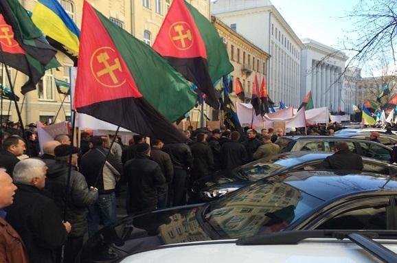 Шахтарів на мітингу в Києві зустріли силовики президента - перший кордон прорвано. ФОТО
