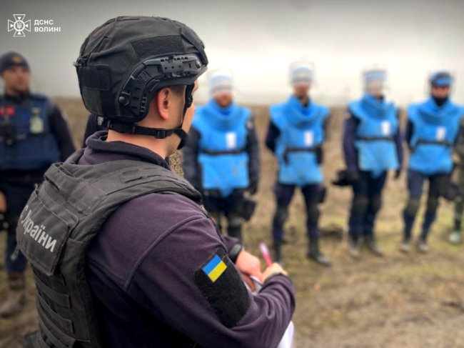 Волиняни продовжують розміновувати деокуповані українські землі. ФОТО