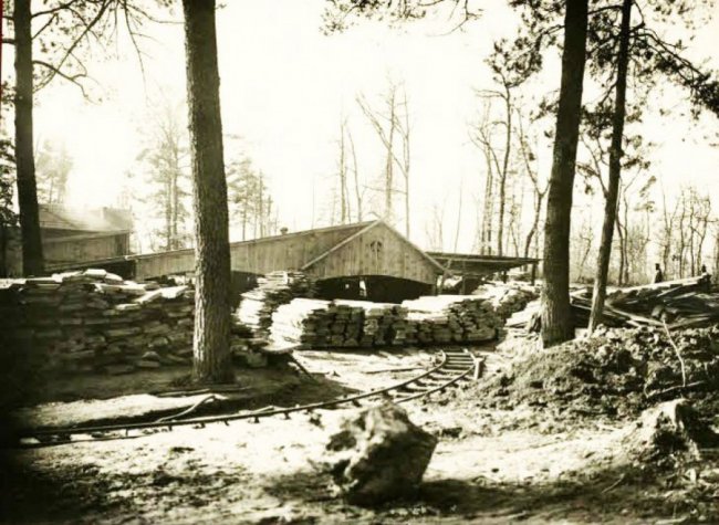 У селі діяли столярний та слюсарний цех