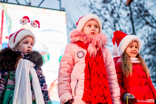 У Луцьку урочисто засвітили головну ялинку міста. ФОТО