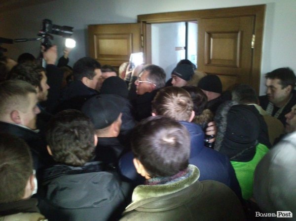 Луцьк. Облдержадміністрація.  НАЖИВО