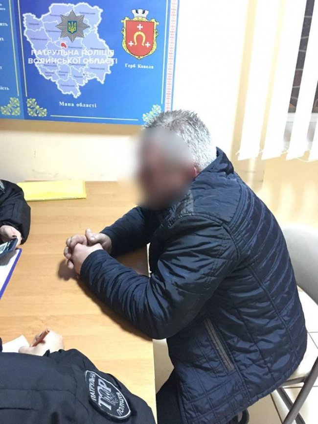 На Волині чоловік побив патрульного. ФОТО