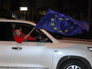 У Луцьку відбувся авто-, велопробіг в підтримку Євромайдану. ФОТО
