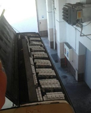 Водій автобуса хотів провезти через «Ягодин» 3 тисячі пачок цигарок. ФОТО