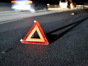 Відлетів на кілька десятків метрів і помер на місці: у місті на Волині автомобіль збив пішохода