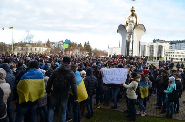 Студентський мітинг у Луцьку. ФОТО. ВІДЕО