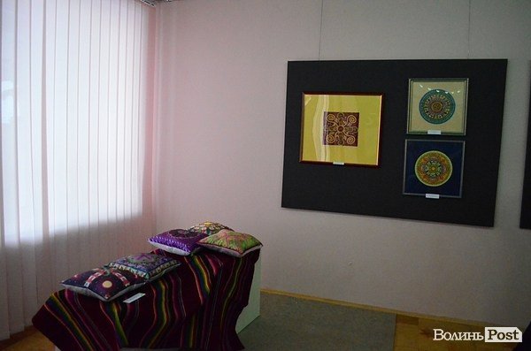 У Луцьку відкрили виставку вишивки Анжеліки Рудницької. ФОТО