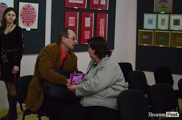 У Луцьку відкрили виставку вишивки Анжеліки Рудницької. ФОТО