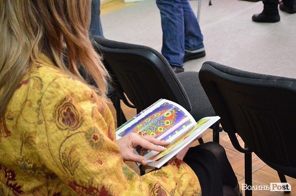 У Луцьку відкрили виставку вишивки Анжеліки Рудницької. ФОТО