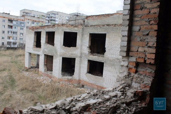 Недобудовані будівлі у Нововолинську стали прихистком наркозалежних. ФОТО