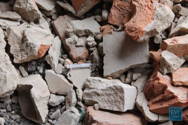 Недобудовані будівлі у Нововолинську стали прихистком наркозалежних. ФОТО
