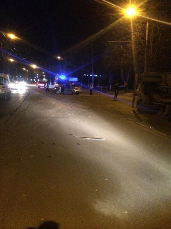 Нічна аварія в Луцьку: водій спробував втекти з місця ДТП. ФОТО