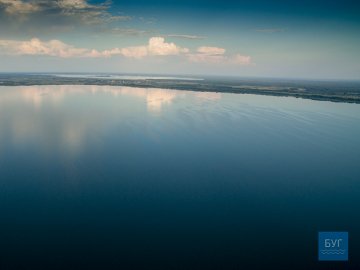 Показали неймовірну красу волинського озера з висоти пташиного польоту. ВІДЕО