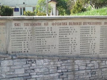 У селах поблизу Луцька декомунізують пам’ятники. ВІДЕО