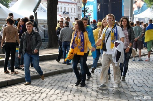 Як у Львові вболівали за Україну в матчі з Францією. ФОТО