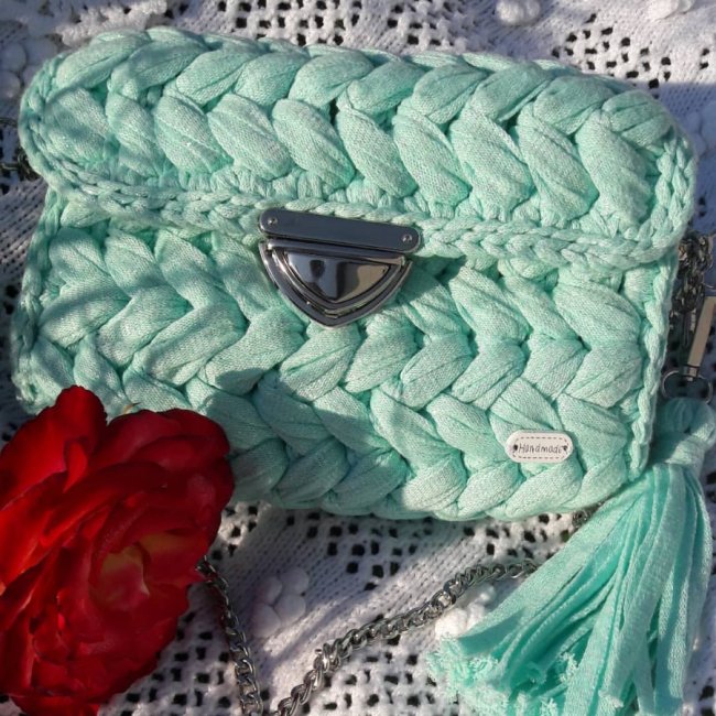 Вирощує фіалки і в’яже оригінальні сумки: як волинянка знайшла своє хобі