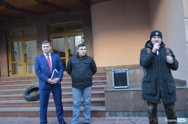 У Луцьку активісти висловили вимоги щодо кадрових призначень в оновлену поліцію. ФОТО. ВІДЕО. ДОКУМЕНТ