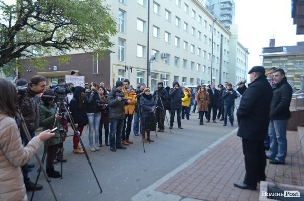 У Луцьку активісти висловили вимоги щодо кадрових призначень в оновлену поліцію. ФОТО. ВІДЕО. ДОКУМЕНТ