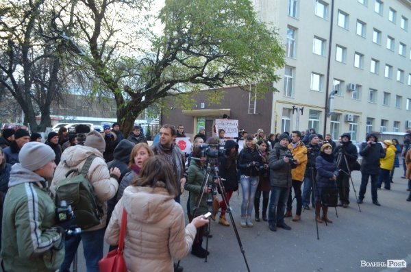 У Луцьку активісти висловили вимоги щодо кадрових призначень в оновлену поліцію. ФОТО. ВІДЕО. ДОКУМЕНТ