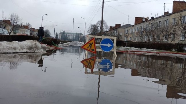 Повінь на Волині: у громаді відкачують воду з вулиць