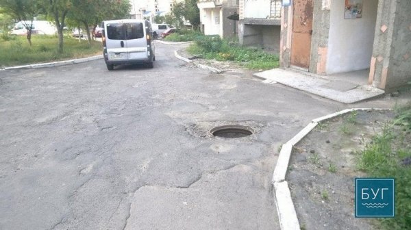 На Волині викрадають каналізаційні люки. ФОТО