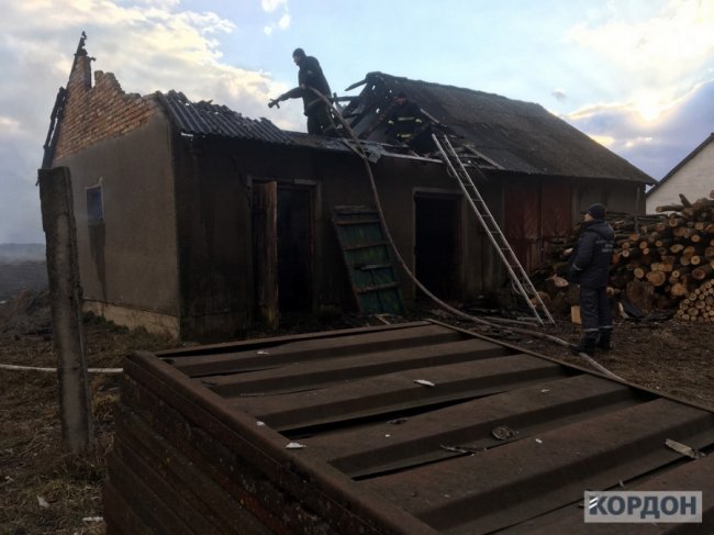 У селі на Волині вогонь знищив господарську будівлю. ФОТО