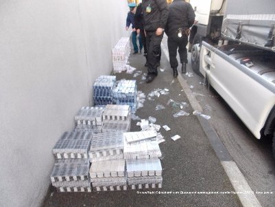 На Волині прикордонні собаки виявили 7 тисяч пачок сигарет. ФОТО