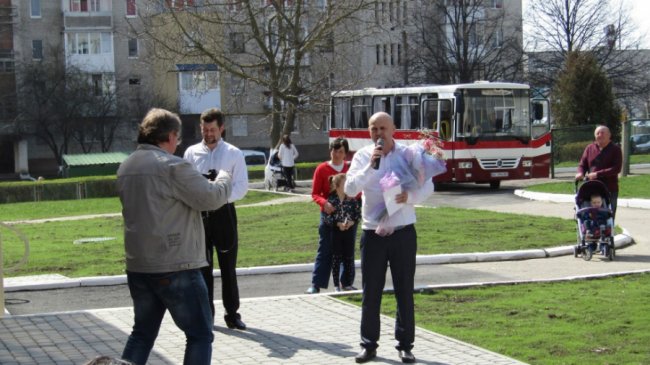 Перша трійня на Волині: виписку з пологового перетворили на шоу
