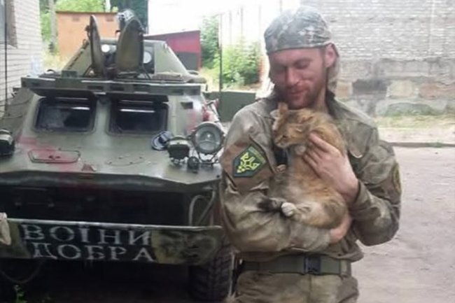 Власноруч зроблена сокира волинянина стала подарунком для екс прем’єр-міністра Великої Британії Бориса Джонсона