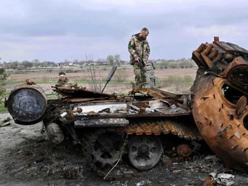 Майже 500 окупантів, 7 безпілотників та 17 танків: втрати Росії за минулу добу