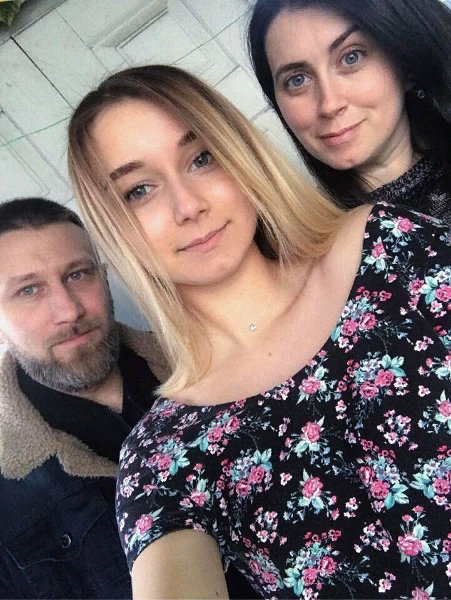 Красуні-доньки із відомими татами з Волині: святкова добірка. ФОТО