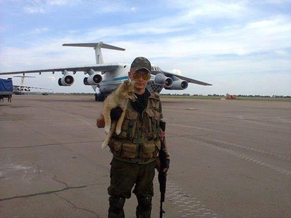 Зворушливі фото з передової: фронтові улюбленці солдатів. ФОТО