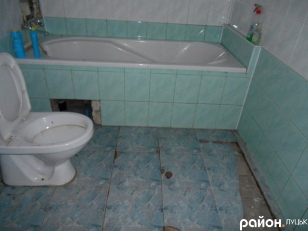 Ванна кімната, яку планують переобладнати на навчальну