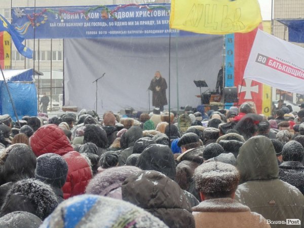 Віче на луцькому Євромайдані. ФОТО