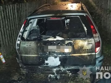 На Рівненщині після конфлікту неповнолітній спалив авто волинянина