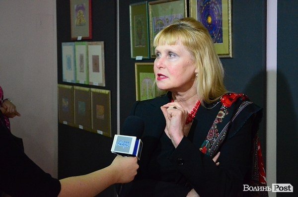 У Луцьку відкрили виставку вишивки Анжеліки Рудницької. ФОТО