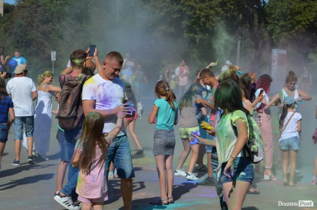 Кольорова подія року: як у Луцьку святкують День молоді. ФОТО