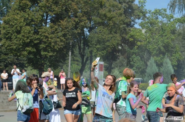 Кольорова подія року: як у Луцьку святкують День молоді. ФОТО