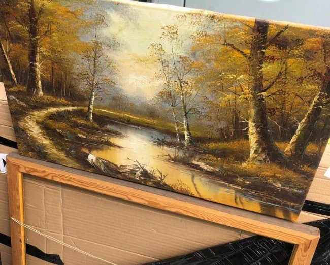 На «Ягодині» у водія вантажівки вилучили картини. ФОТО