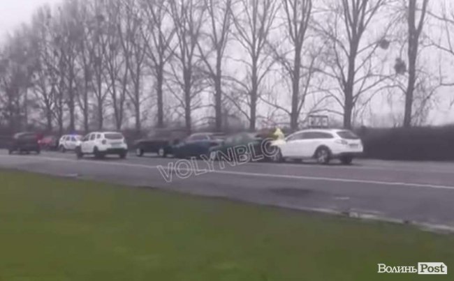 Аварія на Волині: зіткнулися чотири автівки