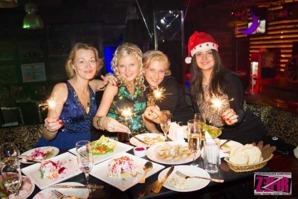 Клуб Зефір (фото взяті з http://vk.com/zefirlutsk)