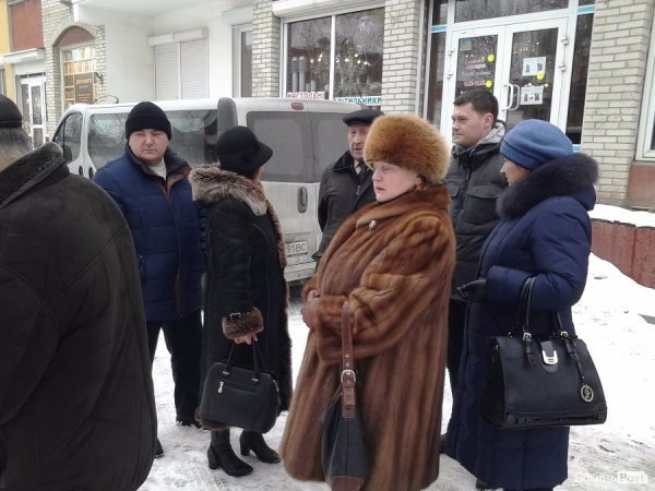 Недитячі пристрасті навколо дитмайданчика: лучани йдуть війною на депутатів ЛМР. ФОТО