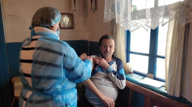 Як мобільні бригади в громаді на Волині вакцинують проти COVID-19. ФОТО. ВІДЕО