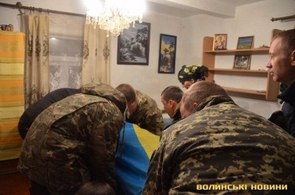 Загиблого Героя Юрія Полозняка зустріли на малій Батьківщині