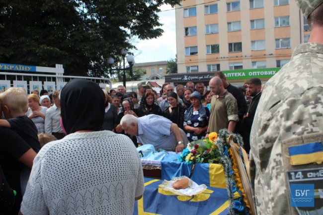 Загиблого на Сході волинянина провели в останню путь. ФОТО