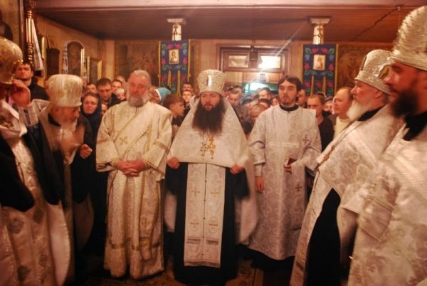 У храмах розпочалися різдвяні богослужіння. ФОТО