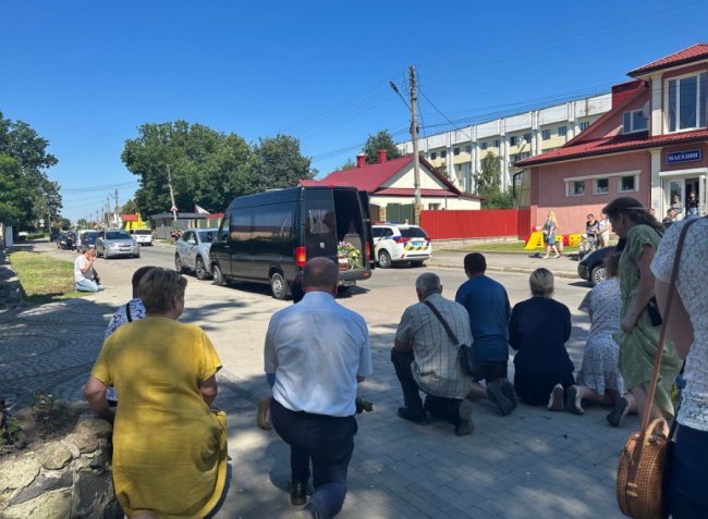 На Волині попрощалися з двома загиблими на війні Героями. ФОТО